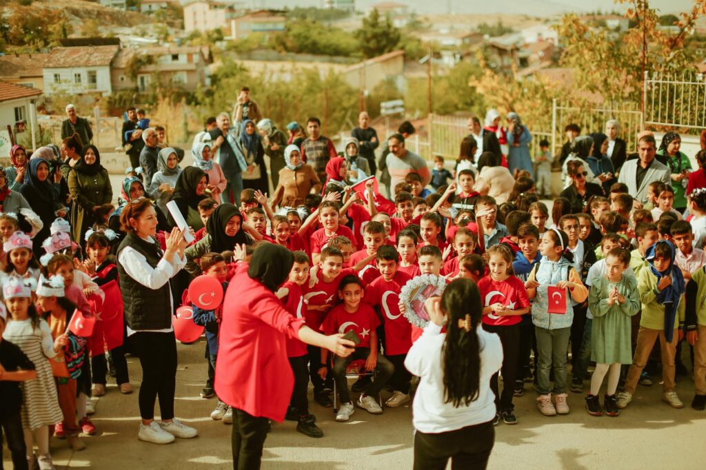 A community event where grandfamilies are participating in fun activities. — support groups grandfamilies Utah