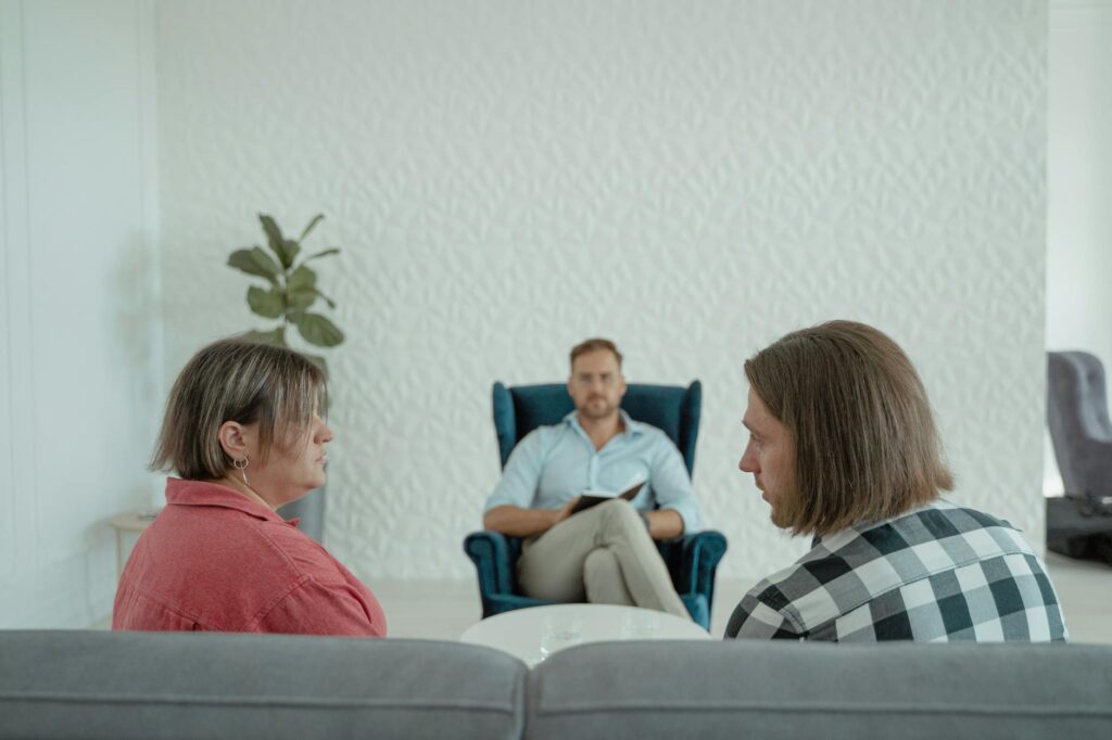 A counseling session involving grandparents, illustrating the importance of professional help. — Utah grandparents suppo…