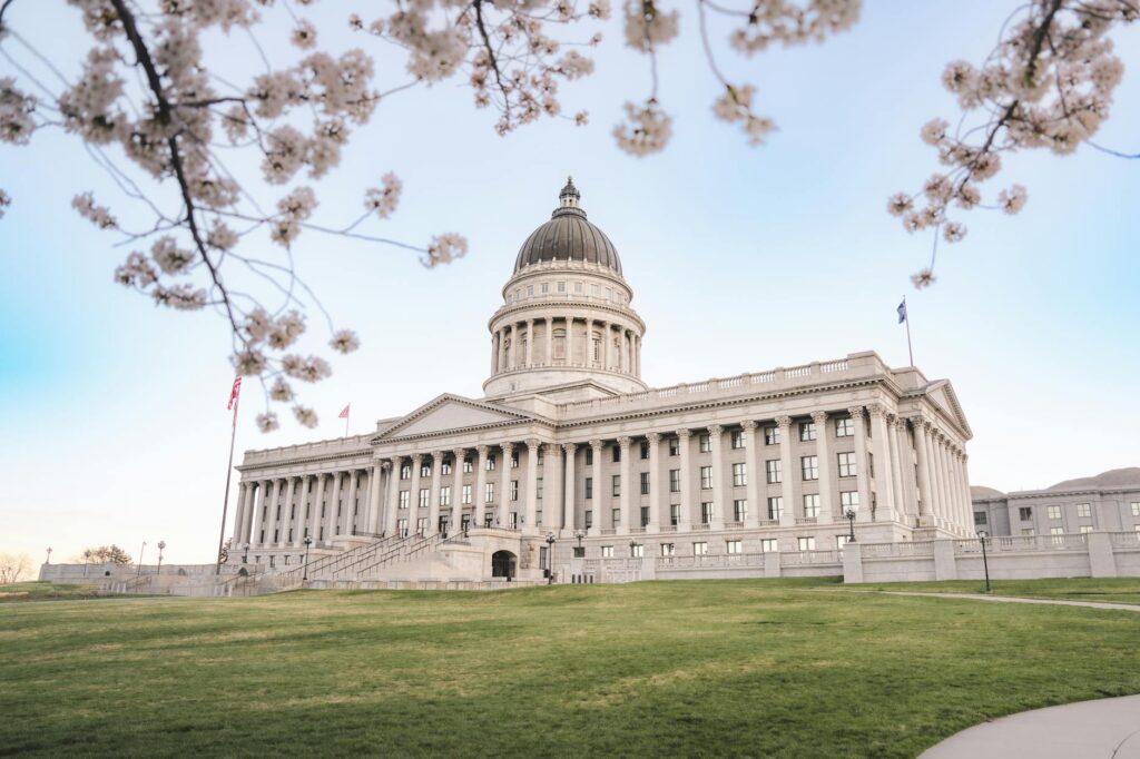 A diagram illustrating kinship care laws in Utah, highlighting grandfamilies legal rights Utah.