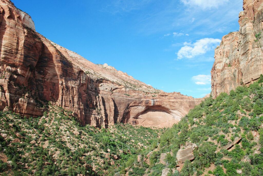 A family hiking in one of Utah's national parks, showcasing the stunning landscape. — family activities Utah
