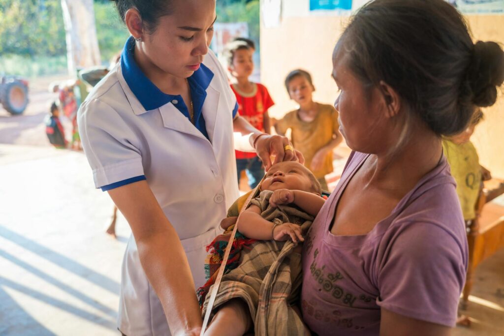 A photo of a community health fair where families can access services and resources related to health care resources grandfamilies Utah.