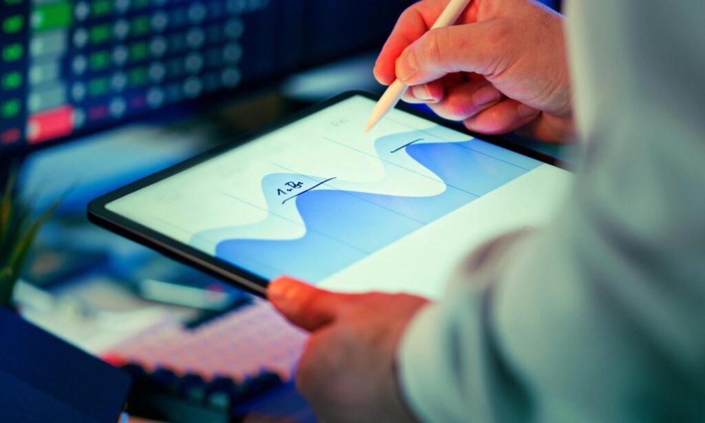 An infographic illustrating the benefits of grandfamilies in Utah, highlighting statistics and key points.