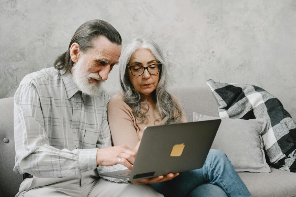 An online forum page showing grandparents discussing their challenges and solutions. — resources for grandparents divorc…