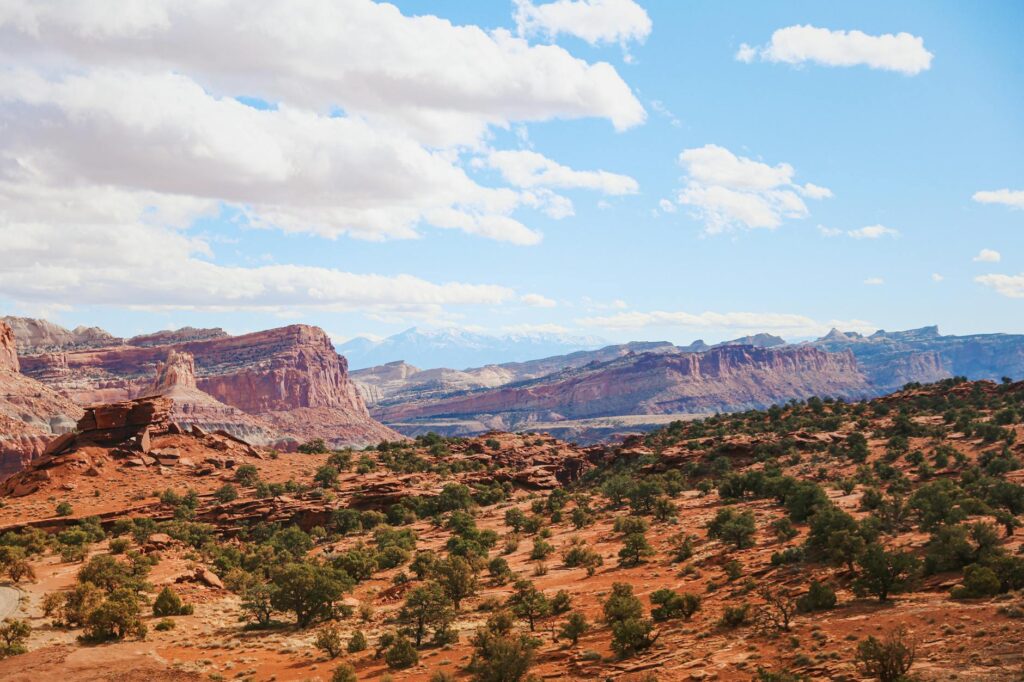 A serene landscape of Utah, showcasing the beauty of the state for families. — emotional support grandparents Utah