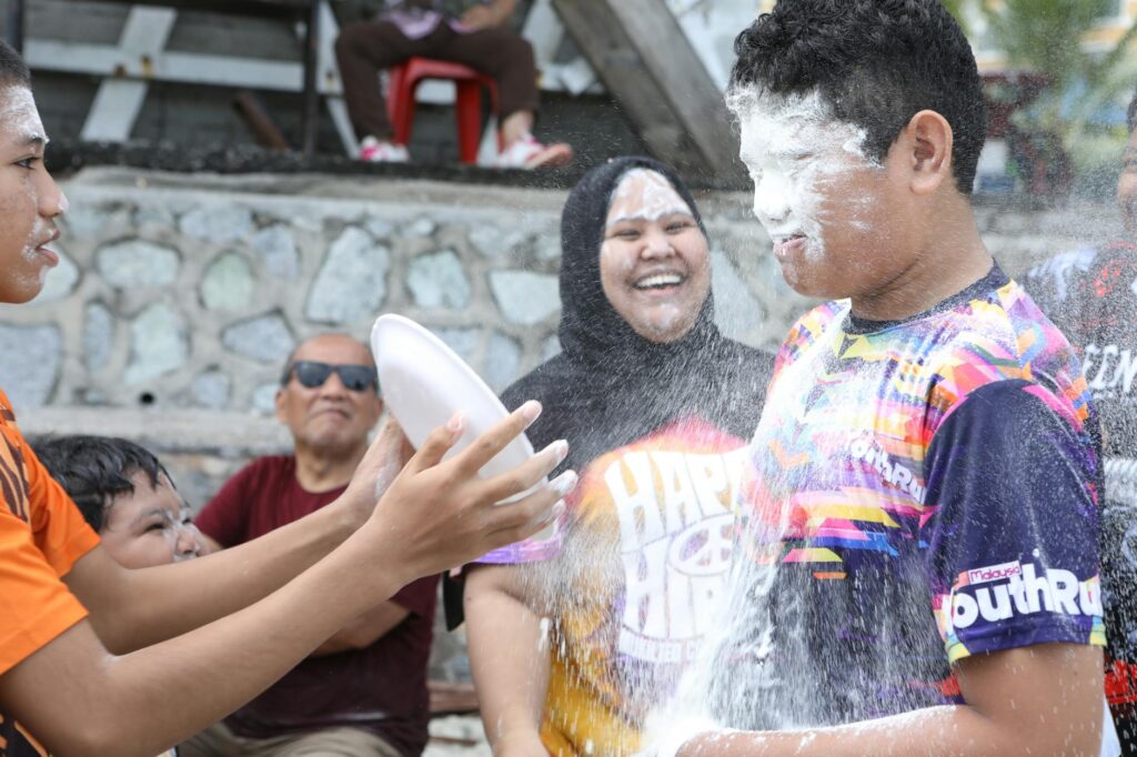 An annual grandfamily gathering, featuring various activities and smiling faces of families. — grandfamilies events Utah